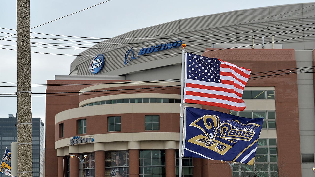 Missouri board OK's tax credits for new Rams stadium